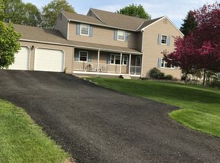 10 School House Rd, Wallingford, CT 06492