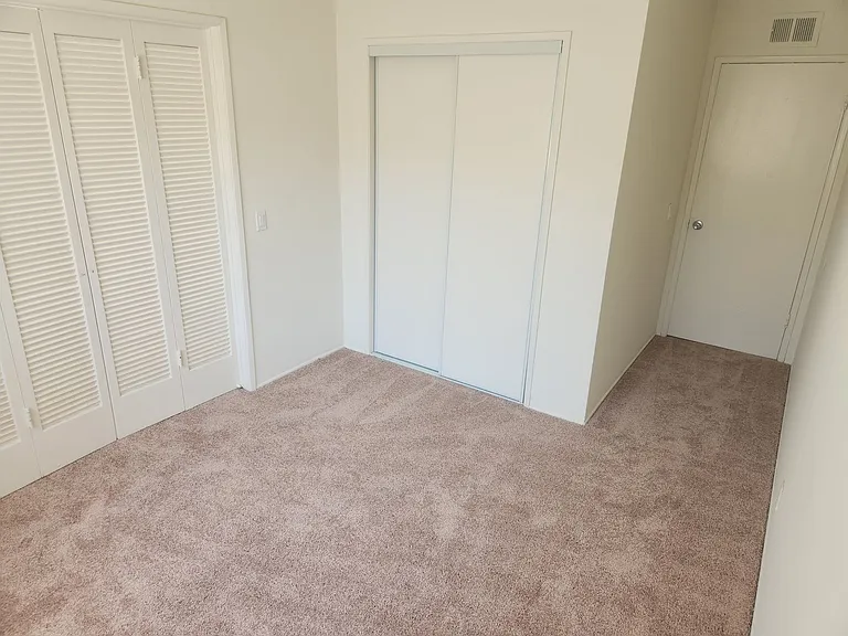 249-289 W Amber Ct — Photo 9