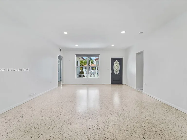 8927 Carlyle Ave — Photo 4