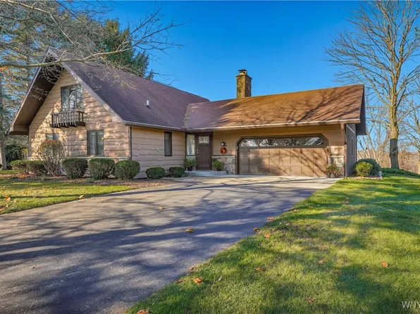 11486 Tomarsue Dr, Marilla, NY 14102