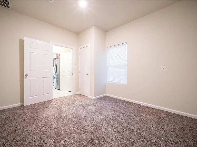 3239 Pine St — Photo 15