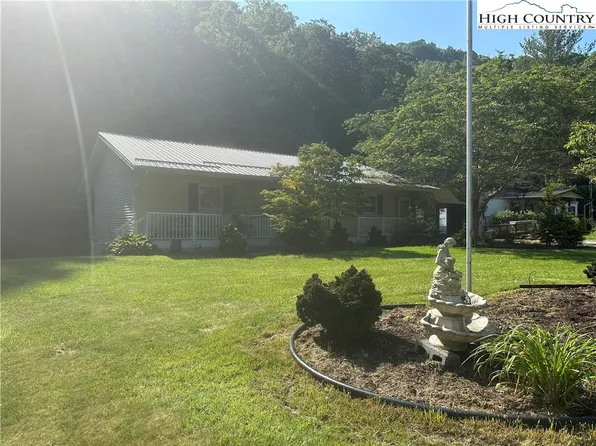 5296 N US 19E Highway, Newland, NC 28657