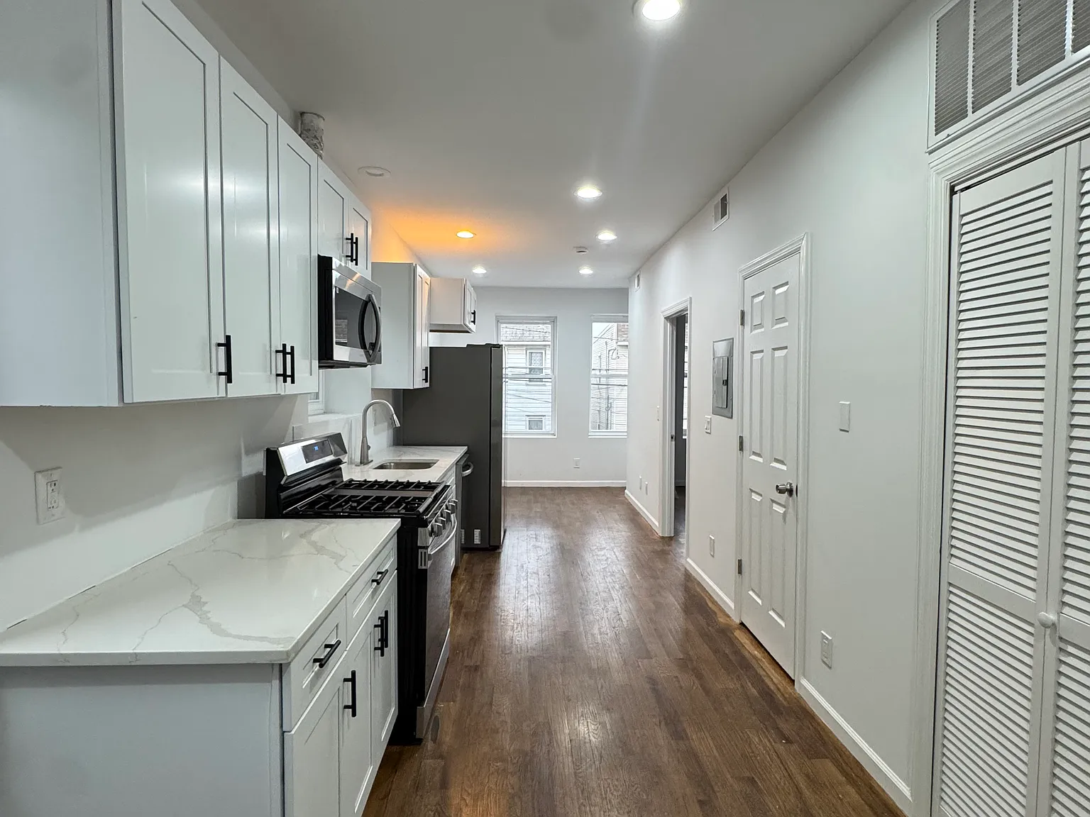 2 bed, $2,000 — Photo 4