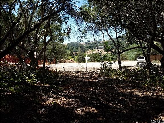 4th image of 920 La Teena Oaks Ln