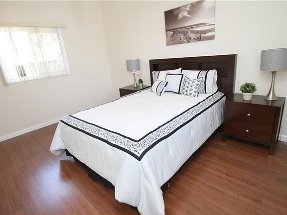 3rd image of 828 N Nantes Ave