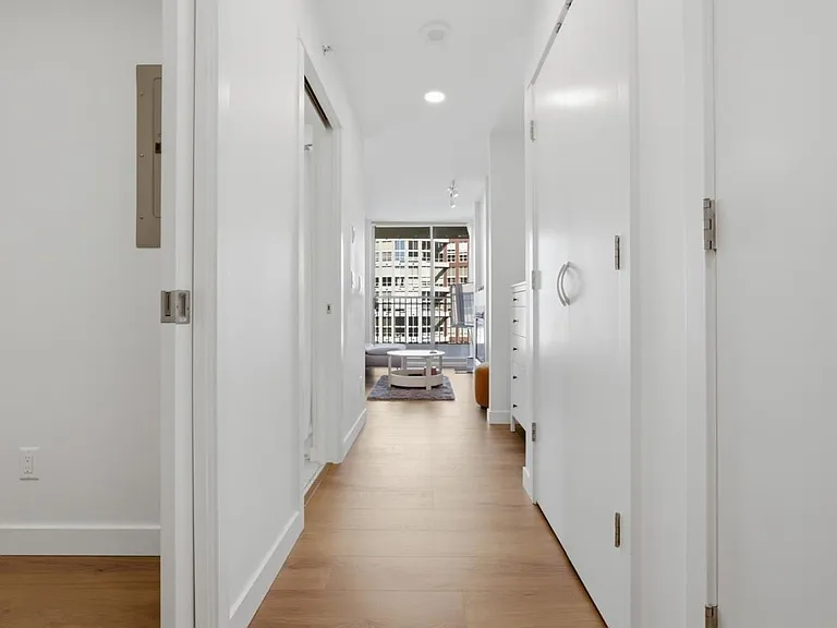 969 Richards St #1402 — Photo 18