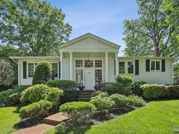 191 Jenkins Dr, Englewood Cliffs, NJ 07632