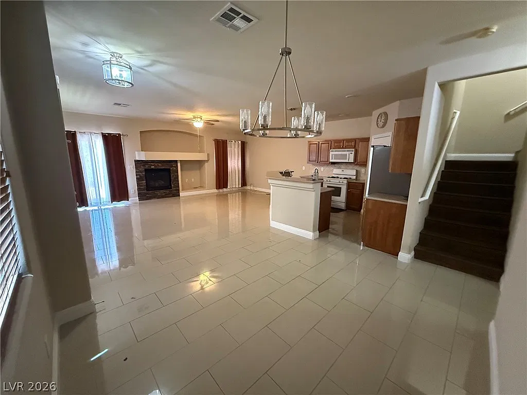 3 bed, 2.5 bath, 1625 sqft, $1,725 — Photo 2