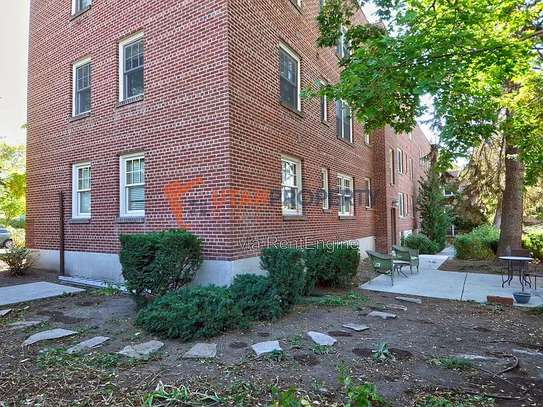 61 N T St #6 — Photo 20