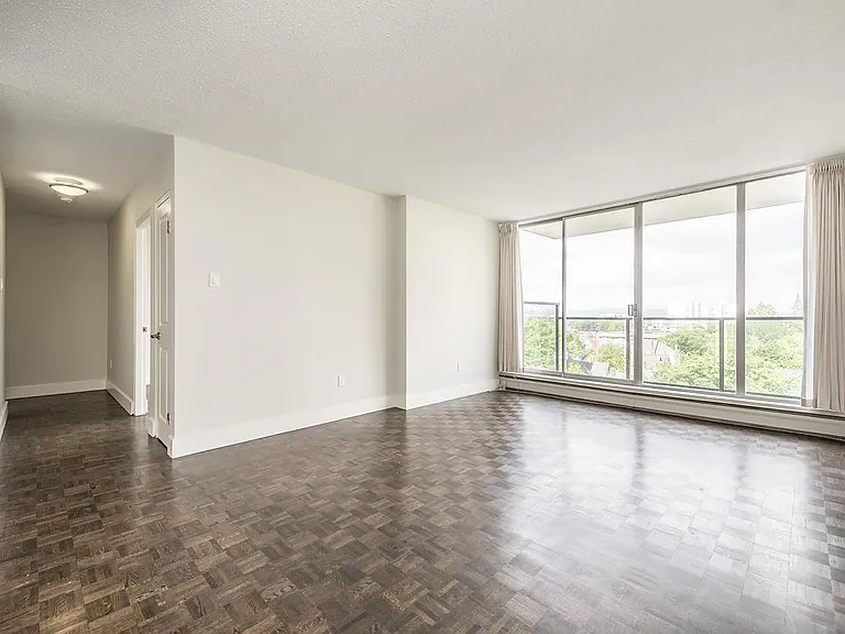 350 Douglas St — Photo 33