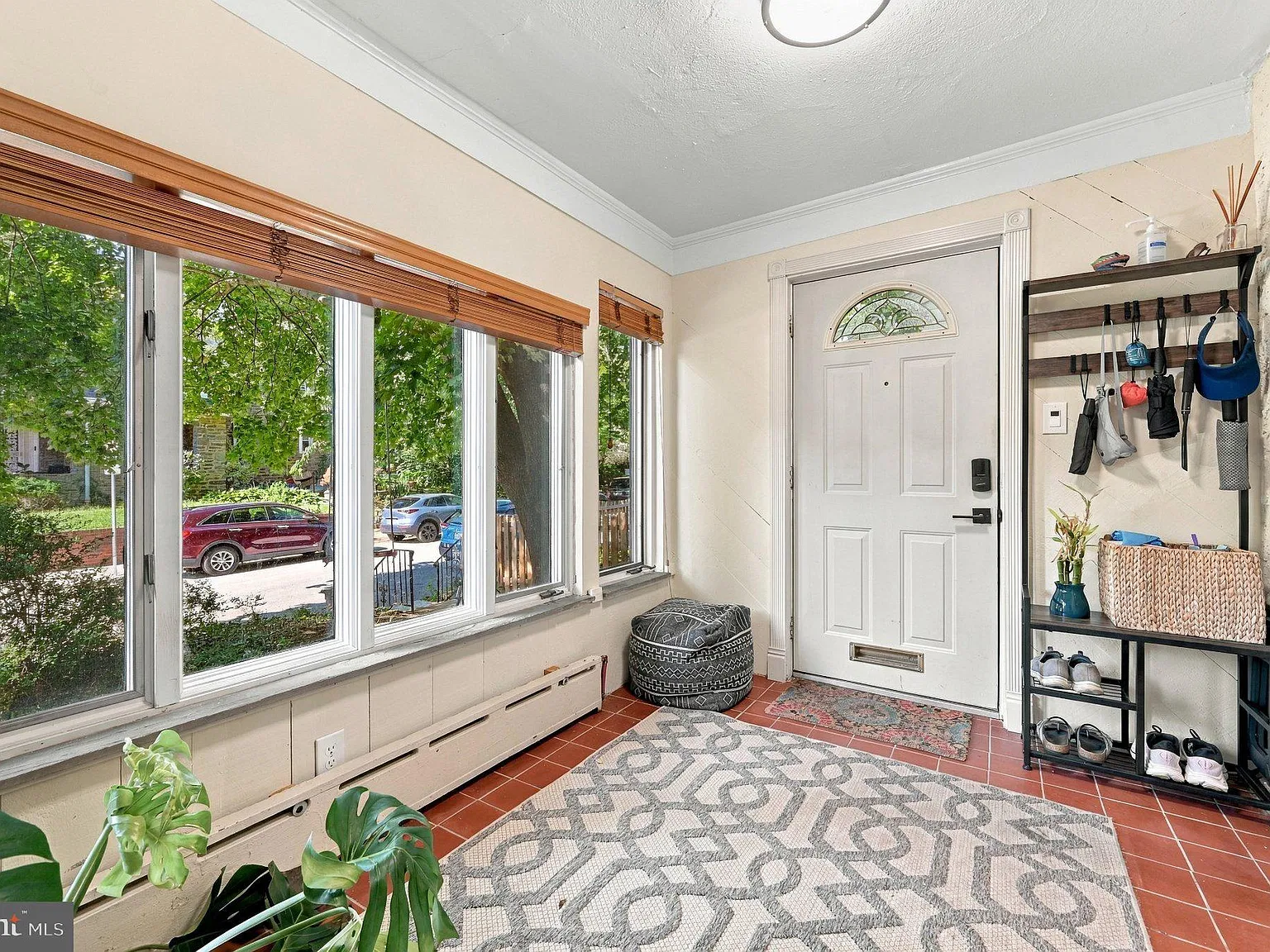 3 bed, 3.0 bath, 1360 sqft, $2,750 — Photo 3