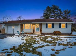 181 Woodcrest Dr, Gettysburg, PA 17325