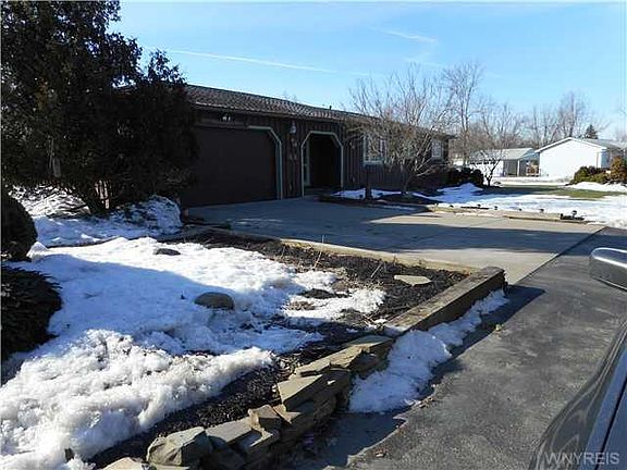 2nd image of 86 Minden Dr