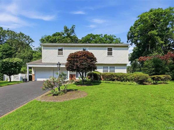 12 Kenny Street, Hauppauge, NY 11788