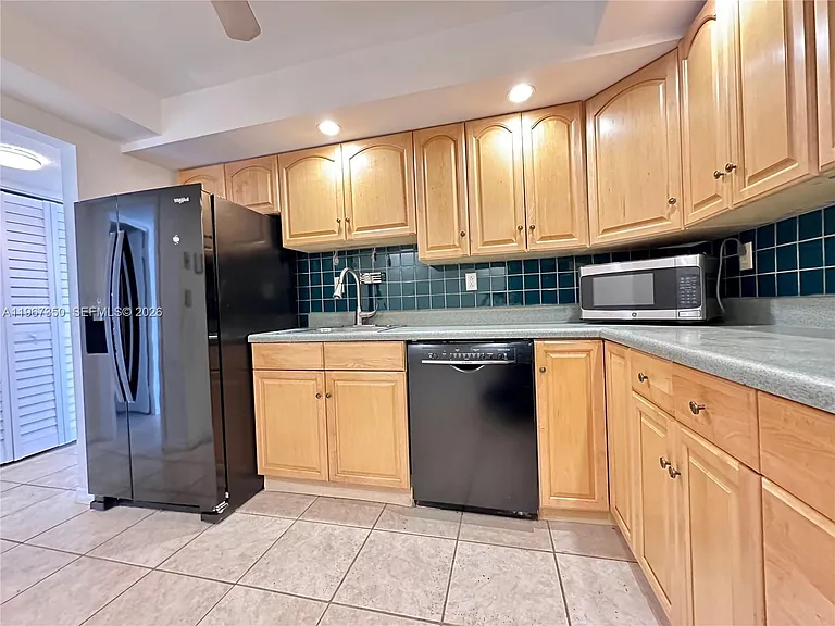 800 Parkview Dr #1007 — Photo 5