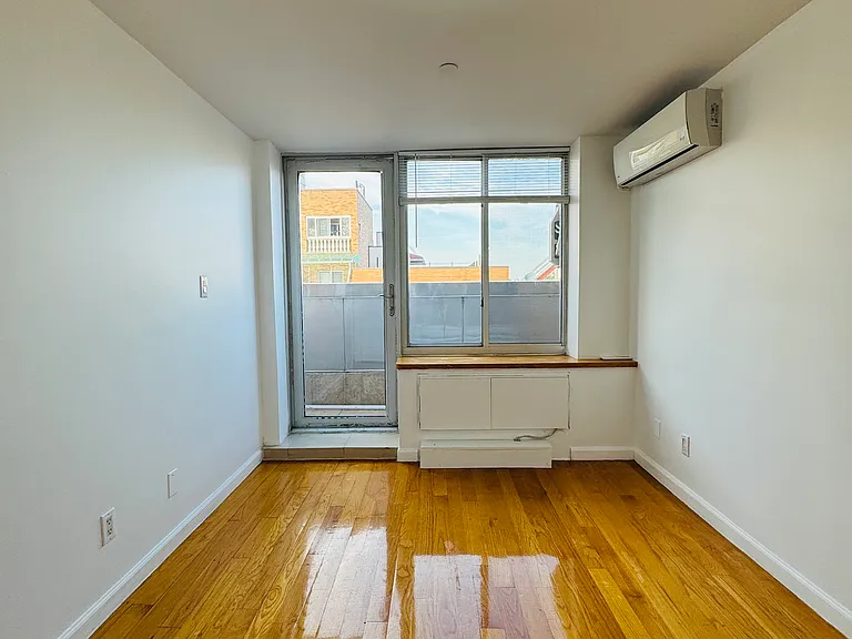 43-17 Union St #7C — Photo 3