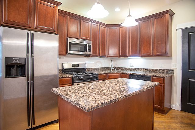 1st image of 1342 W Greenleaf Ave APT 1B