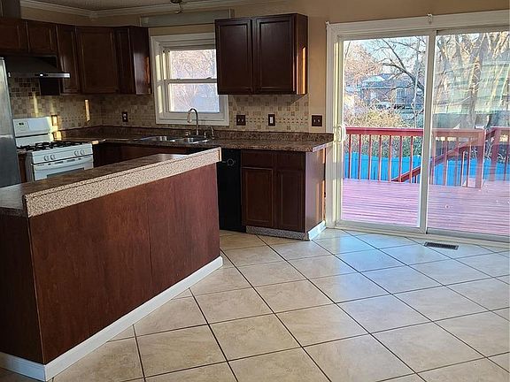 5th image of 5144 Stephanie Dr