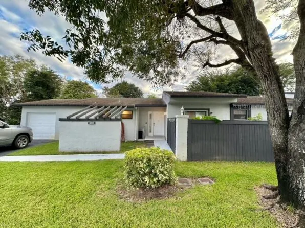 119 Conaskonk Circle, Royal Palm Beach, FL 33411