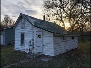 612 Center Ave S, Hayfield, MN 55940