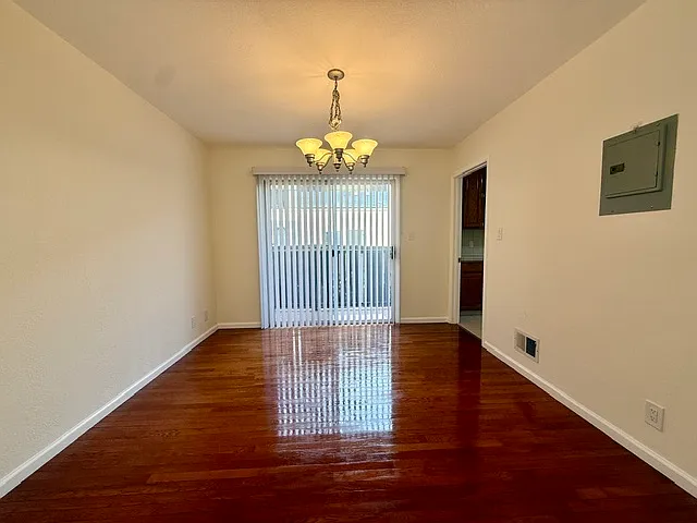 712 Prospect Row — Photo 4