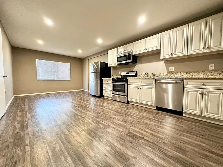 3530 Helix St — Photo 2