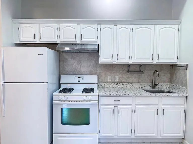 235 Starr St #2R — Photo 3