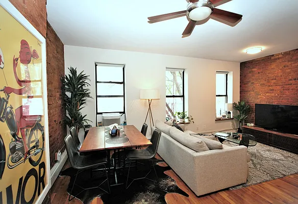 Rented by R New York | media 7