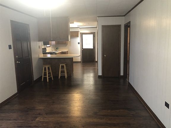 5th image of 122 Mary Ann Ave