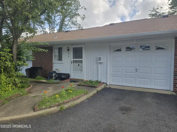 833B Inverness Court, Lakewood, NJ 08701
