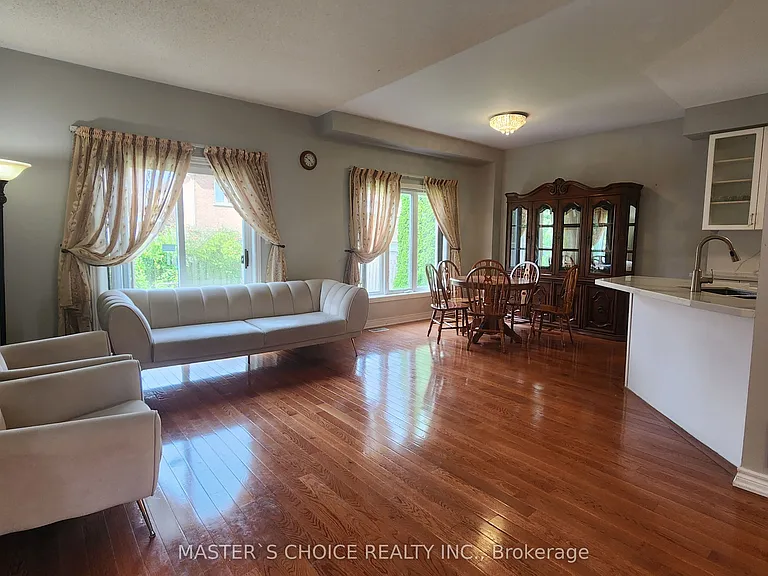 24 Golden Oak Ave — Photo 9