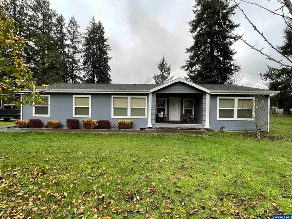 1064 N River Dr, Sweet Home, OR 97386