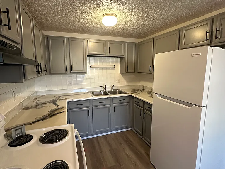1403 Emery St #101 — Photo 6