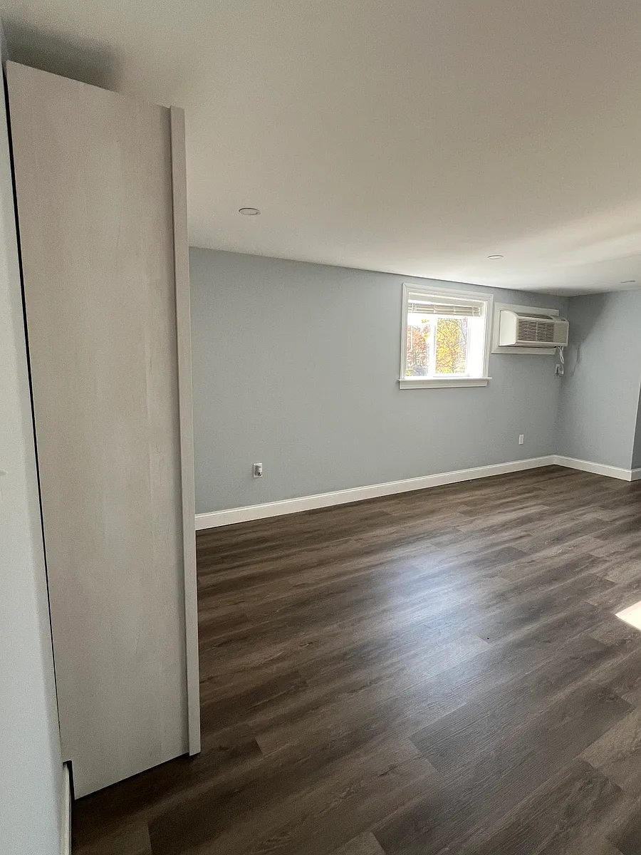 Building Photo - 124 Watkin Ave #30-4E