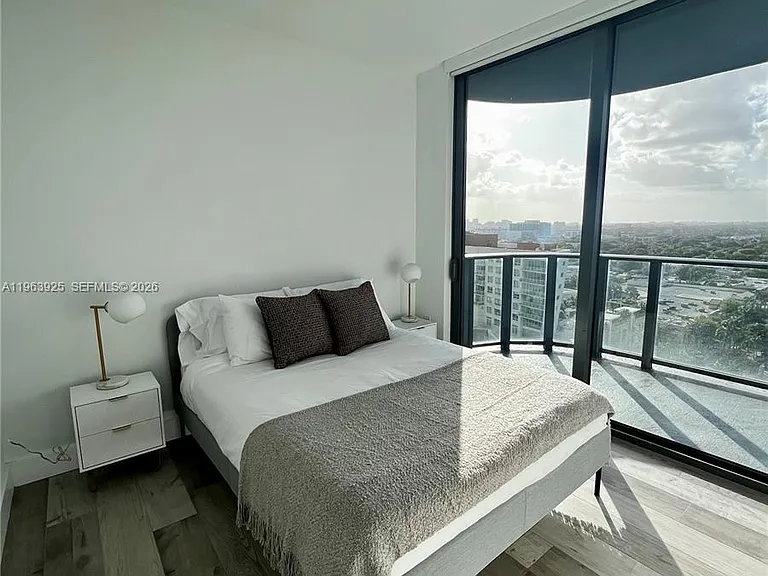 121 NE 34th St #1516 — Photo 10