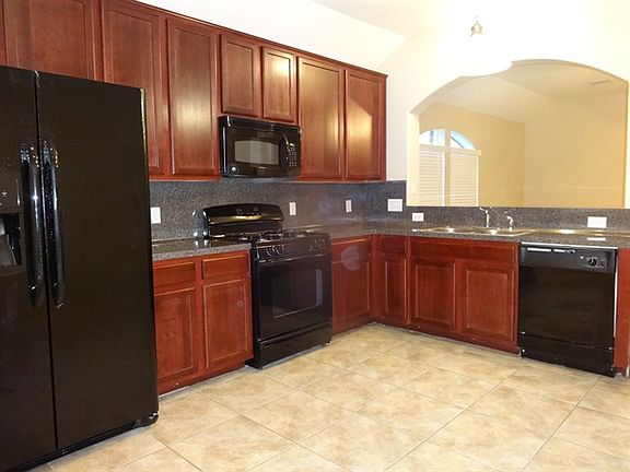 4th image of 4015 Blueberry Ct