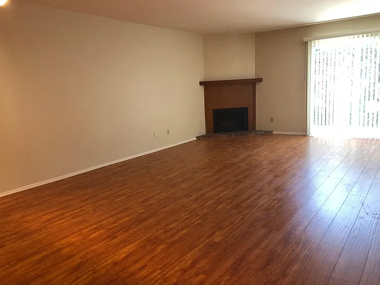 17178 Chatsworth St #2 — Photo 3
