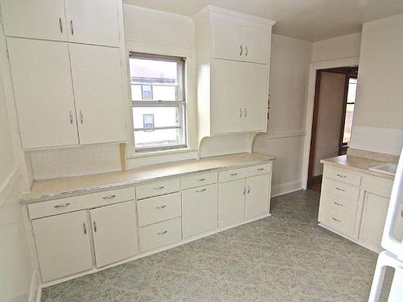 2nd image of 1080 Thomas Ave #2