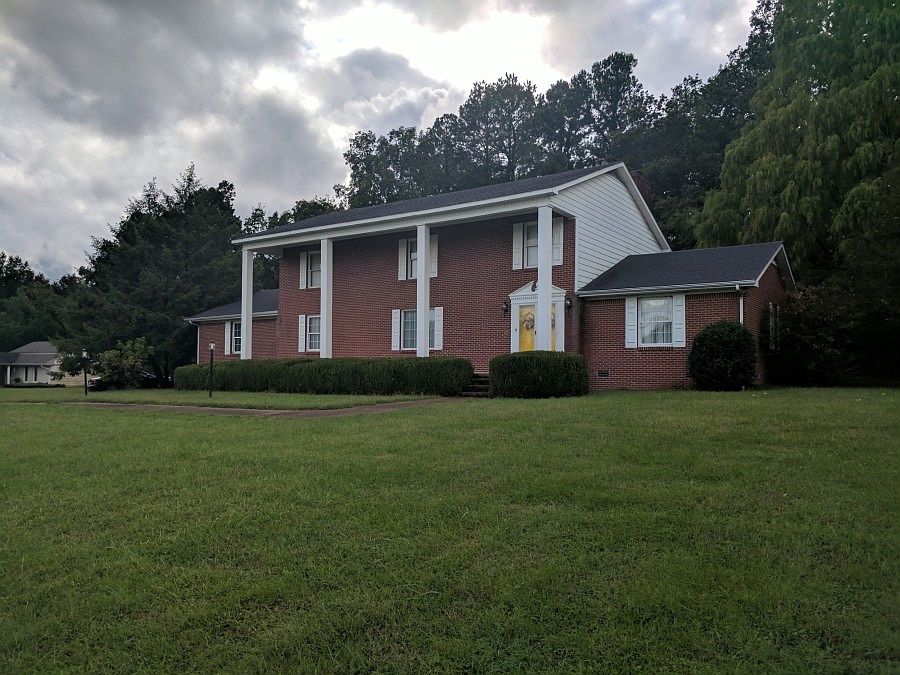 2nd image of 115 Lake Park Dr