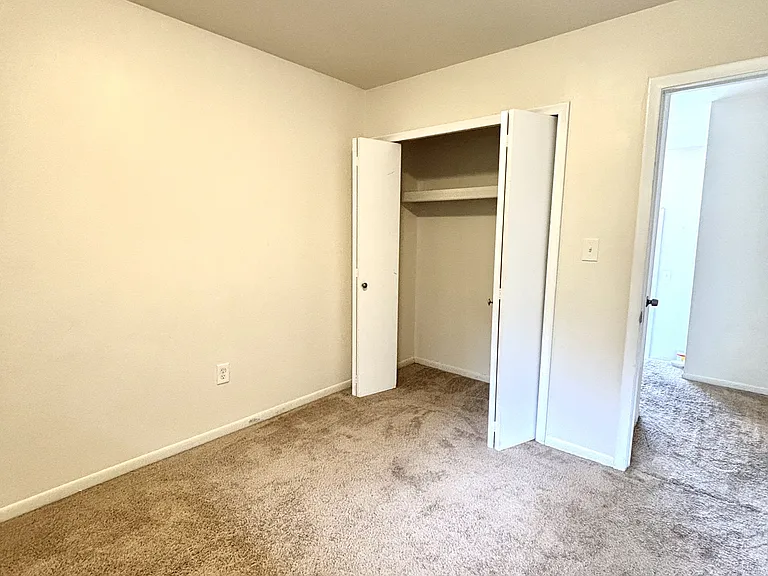 150 Huronview Ct — Photo 10
