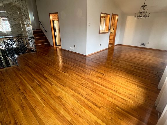 3rd image of 31 Hewitt Ave #A