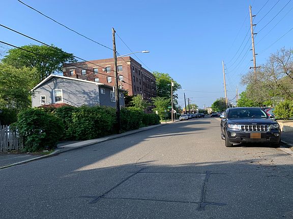 4th image of 862 Station Pl