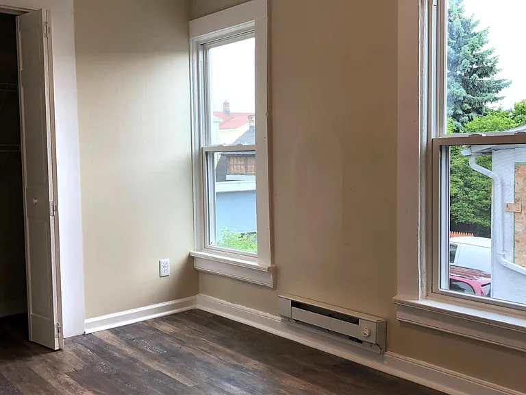 110 Charles Ave — Photo 20