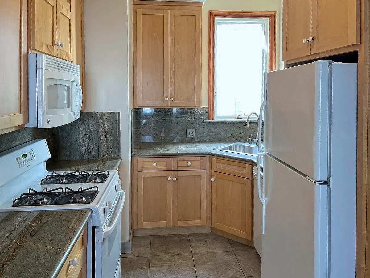 2 bed, 650 sqft, $5,995 — Photo 2