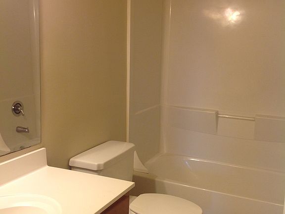 3rd image of 325 S Amsterdam Ct