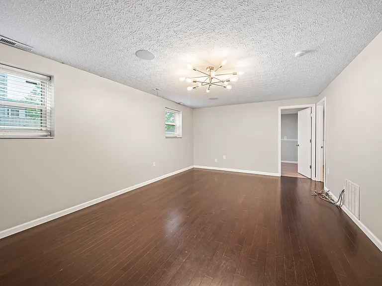 1300 Faunsdale Dr — Photo 31