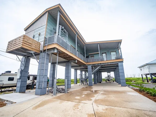 118 Hebert Ln, Grand Isle, LA 70358