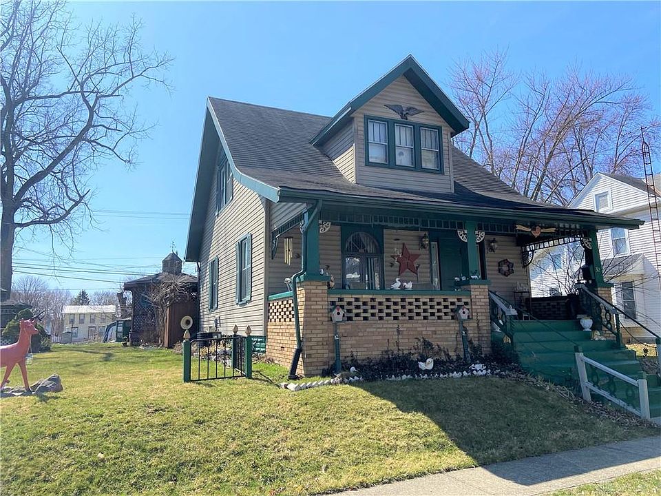 1st image of 32 E 2nd St