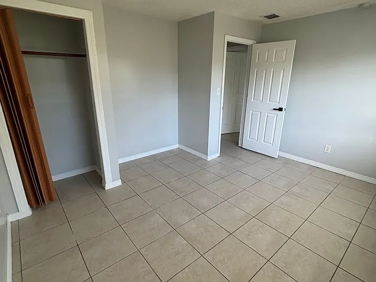 Louisiana Apartments — Photo 16