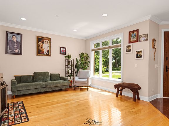 4th image of 1730 Lunt Ave